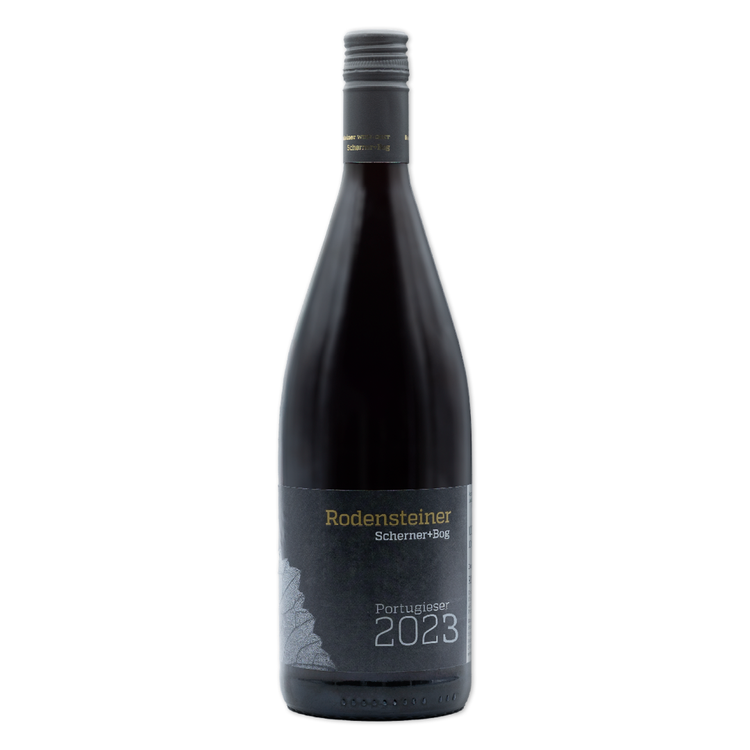 Flasche mit 2023 Portugieser Rotwein, lieblich, 1000 ml